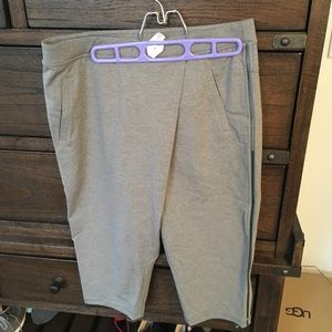 NWOT lululemon crop yoga pants
